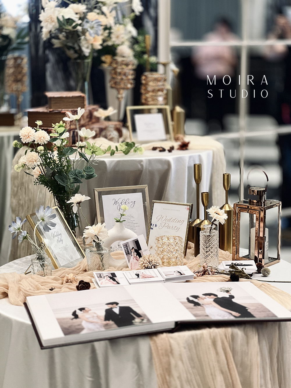 Moira_婚禮佈置_相簿桌佈置_01_20251109(呂庭萱)