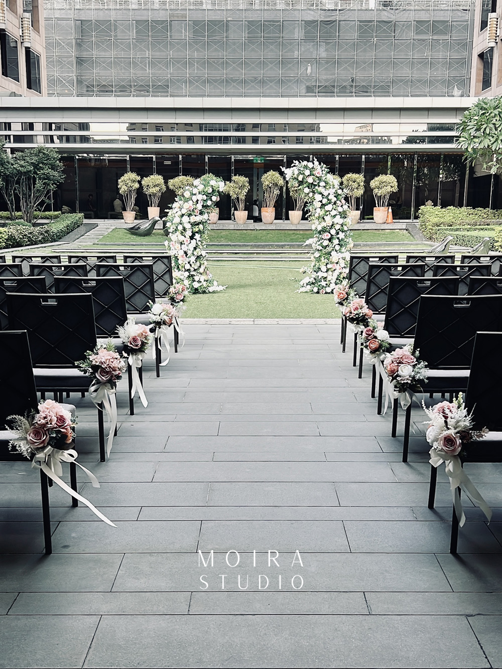 Moira_婚禮佈置_證婚花柱_01_20251025(林湘凌)